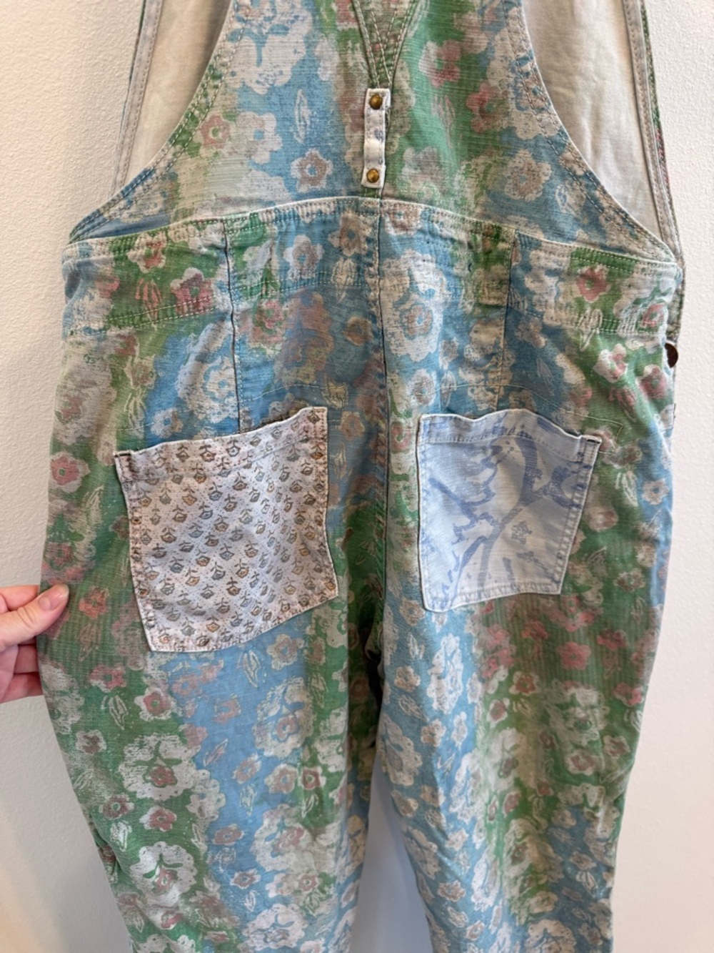 Anthropologie Pilcro The Wanderer Patchwork Floral Overalls Sz 29 Cottage Boho - Picture 5 of 5